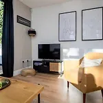 Pass The Keys Modern And Bright Home Minutes From Central London