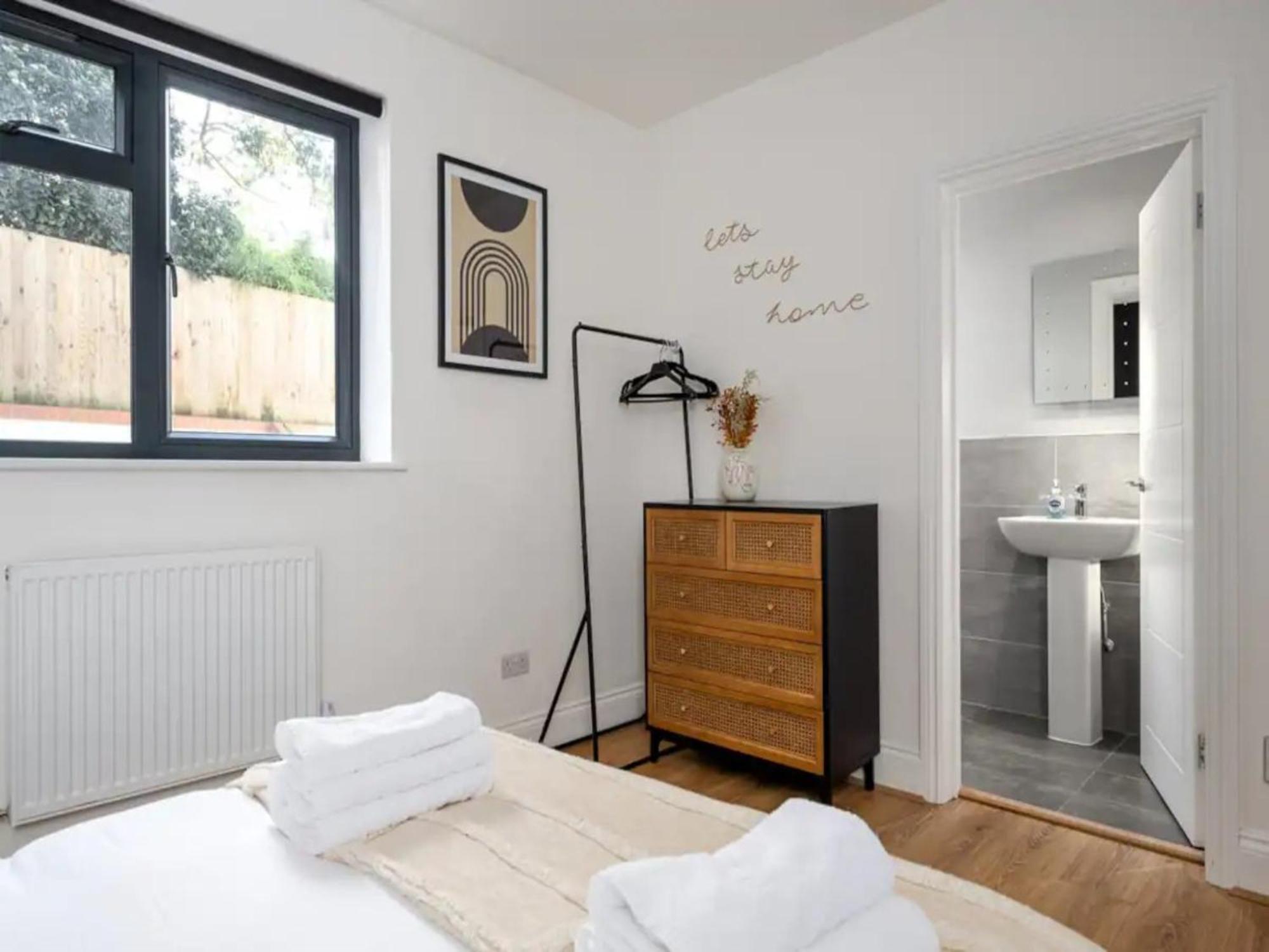 Pass The Keys Modern And Bright Minutes From Londra