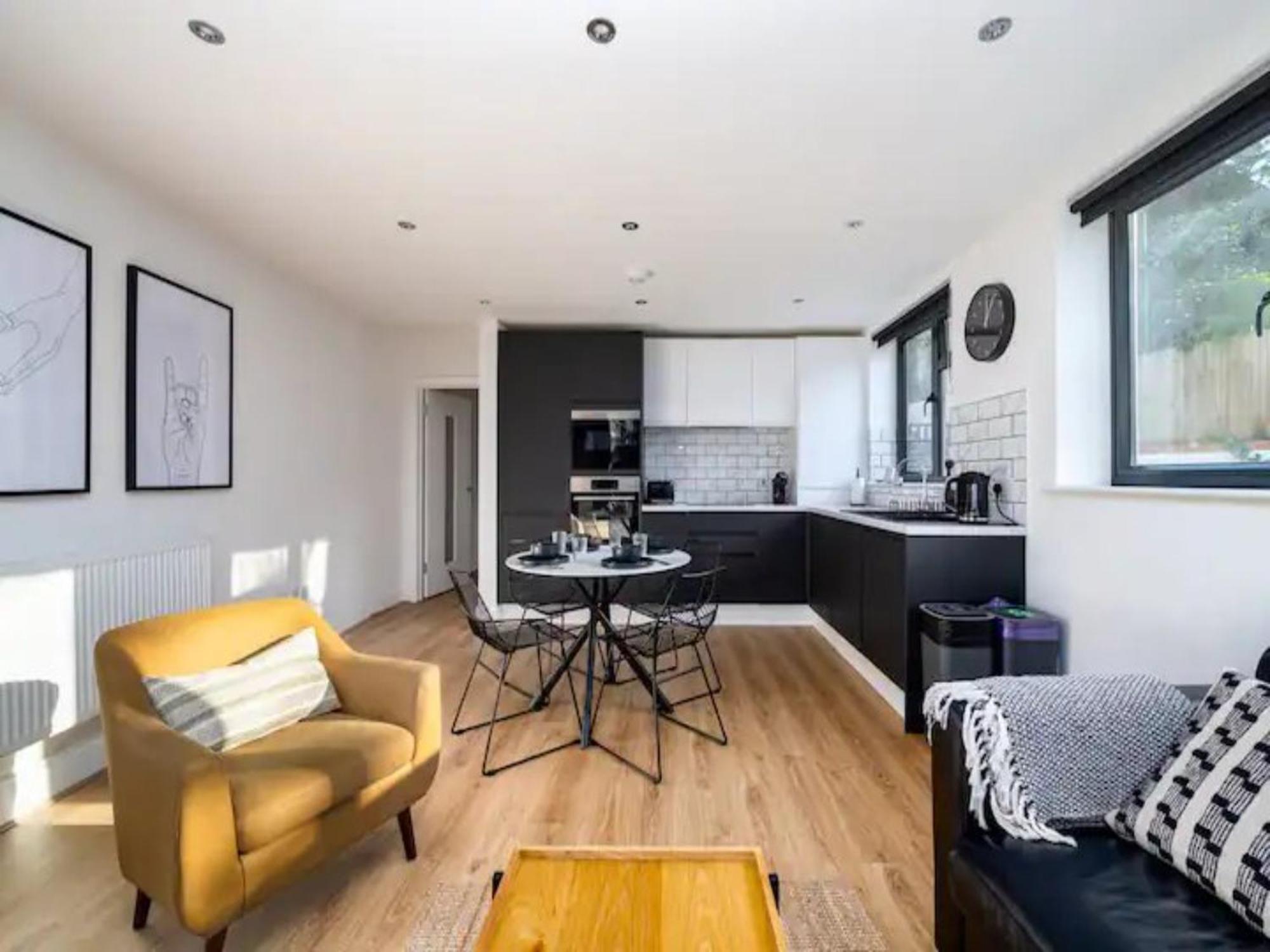 Pass The Keys Modern And Bright Minutes From Londra